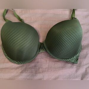 VS Perfect Coverage Green Striped Bra
Size 36D
Like new